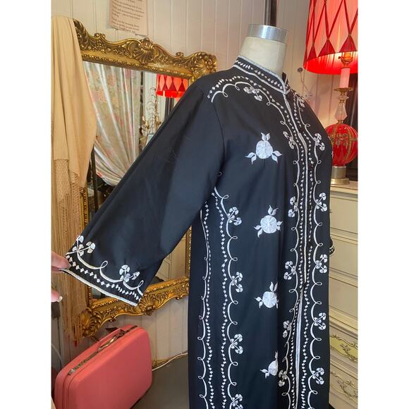 vintage 1960s black cotton embroidered kaftan 60s loungewear maxi dress med - Picture 3 of 10